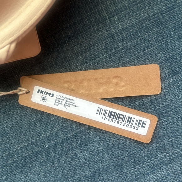 NWT SKIMS T-shirt Bra 42C - Picture 2 of 4